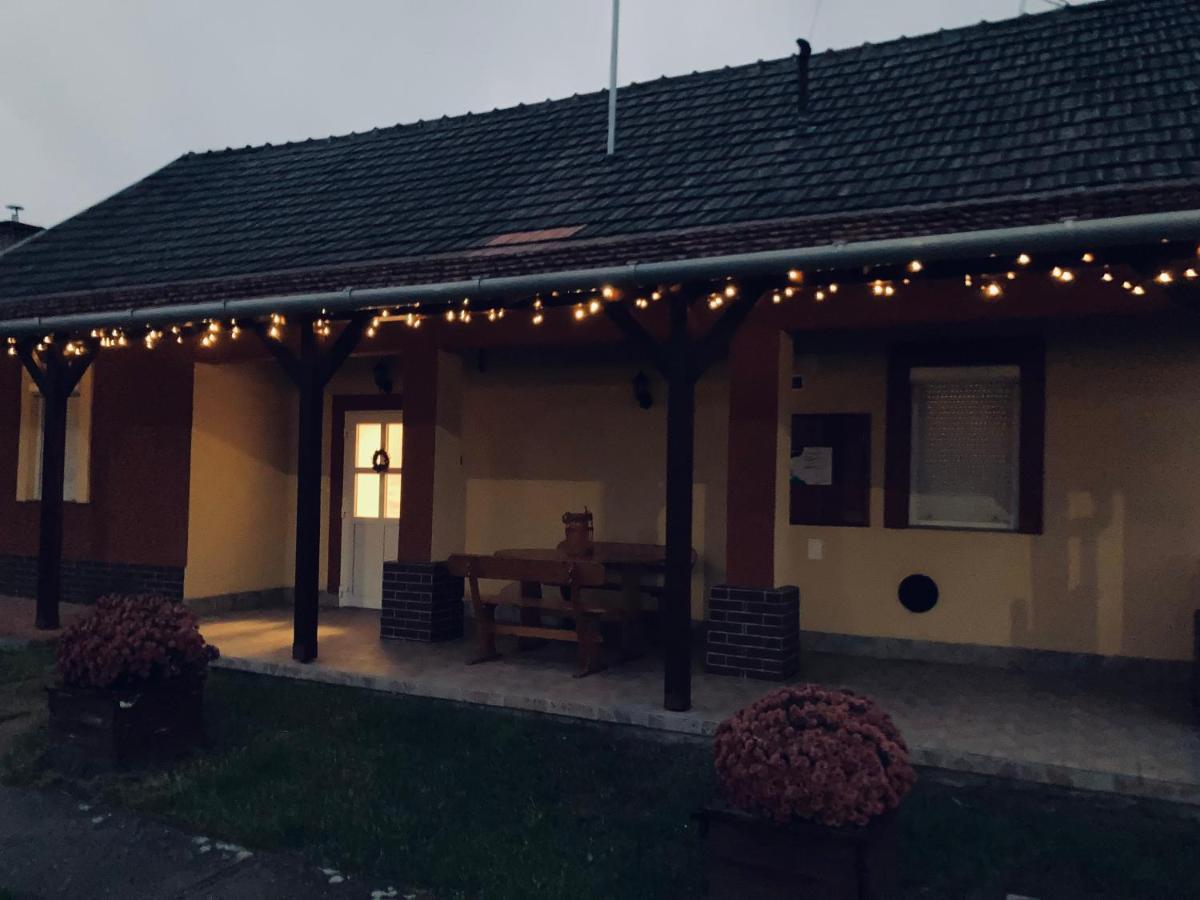Apartamento Tiszavirag Vendeghaz Tiszacsege Exterior foto